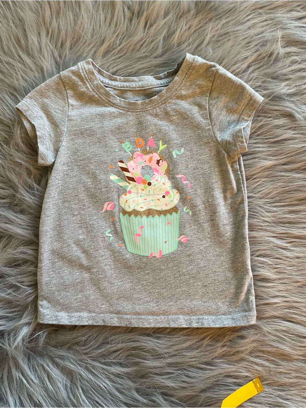 🥳Girls' Gray Cupcake Graphic Tee - Birthday Accent